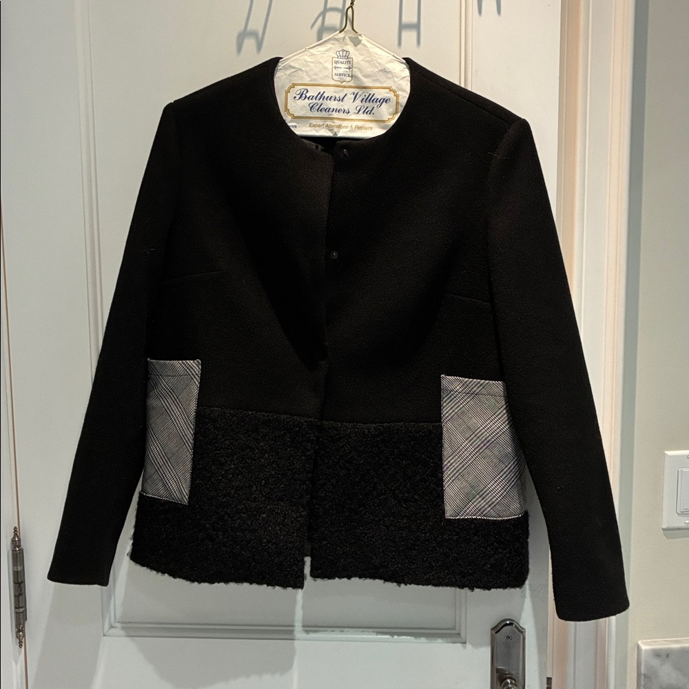 Spago Donna Milano Chic Black Blazer with Plaid Pockets, Striped Detail 12